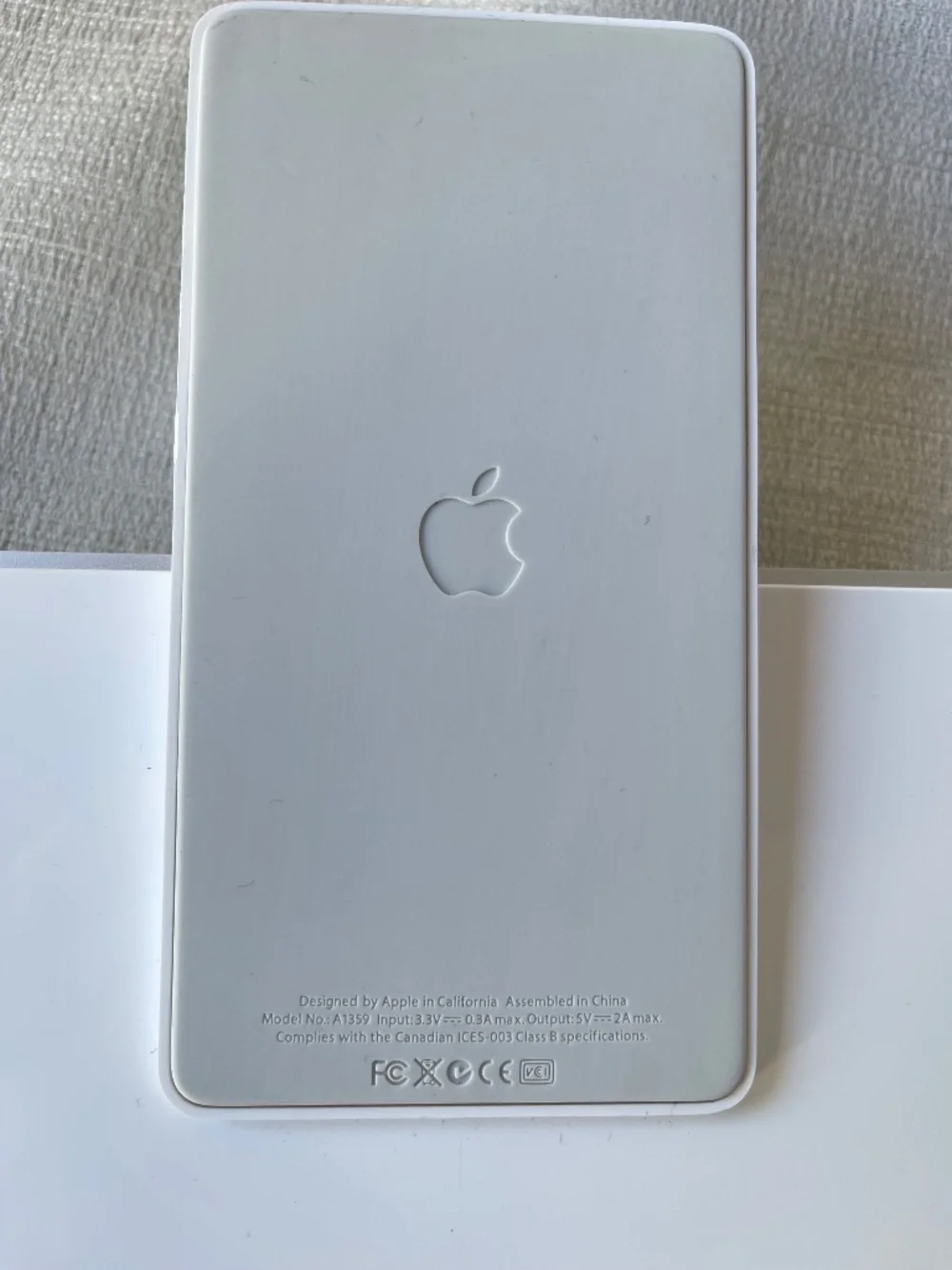 Apple Wireless Bluetooth Keyboard in White and Silver